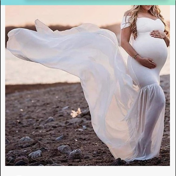 White off shoulder dress (Maternity dress) - Picture 4 of 9